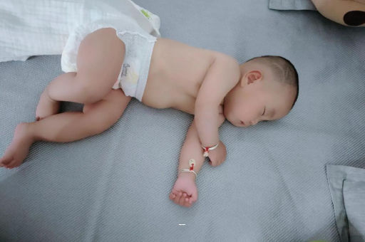 赤壁宝宝突然很多眼屎